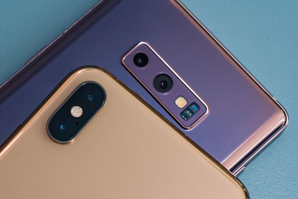 Apple x Samsung