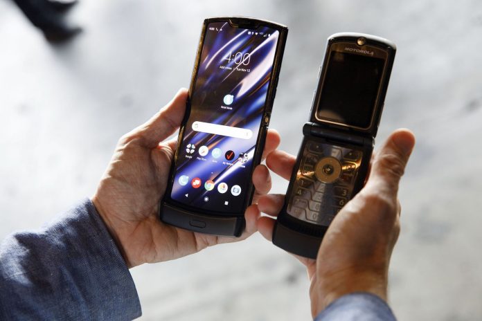 BUY Motorola's New RAZR Flip Phone